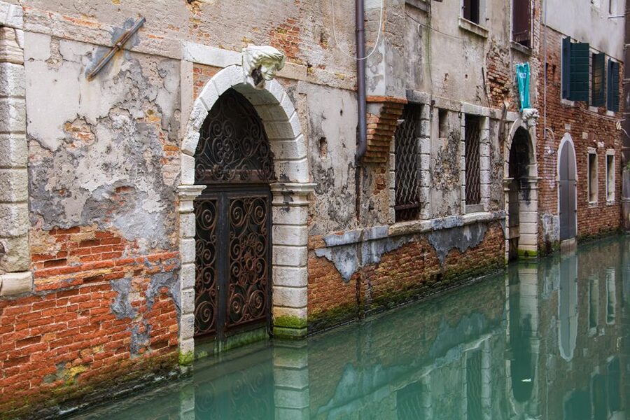 Venice: Morning Walking Tour - Weather, tide cancellations, and what to pack