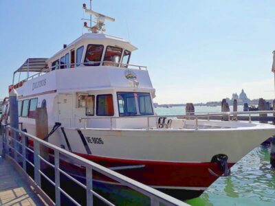 Murano & Burano Panoramic Boat Tour w/ Glassblowing