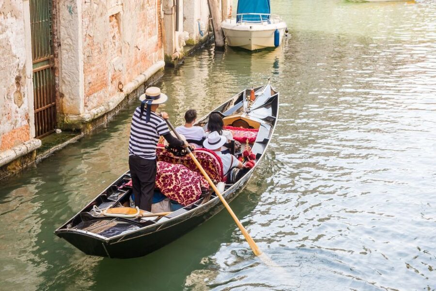Venice: Private Gondola Cruise for up to 5 Passengers - Where your gondola starts, and how to avoid the usual confusion