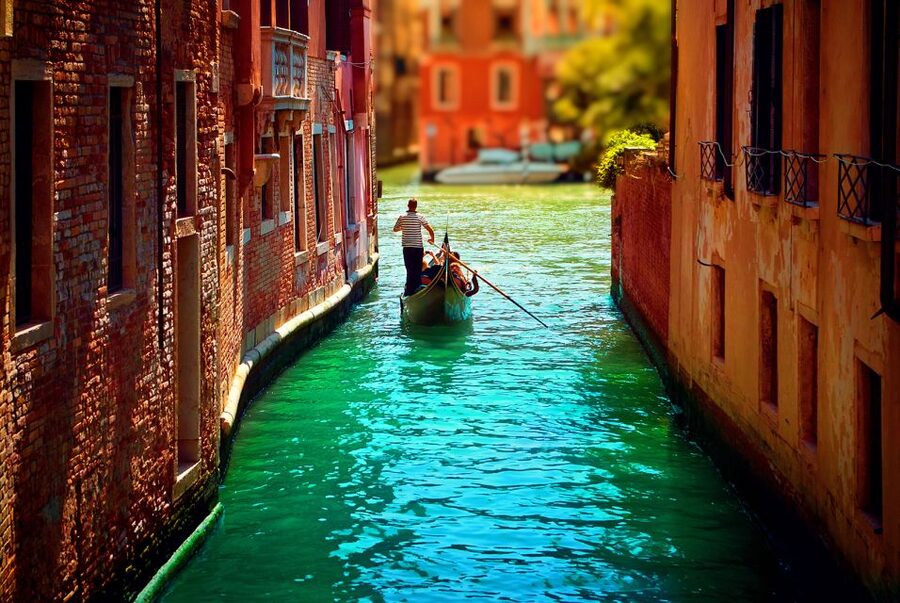 Venice: Private Gondola Cruise for up to 5 Passengers - Planning tips that make the ride smoother