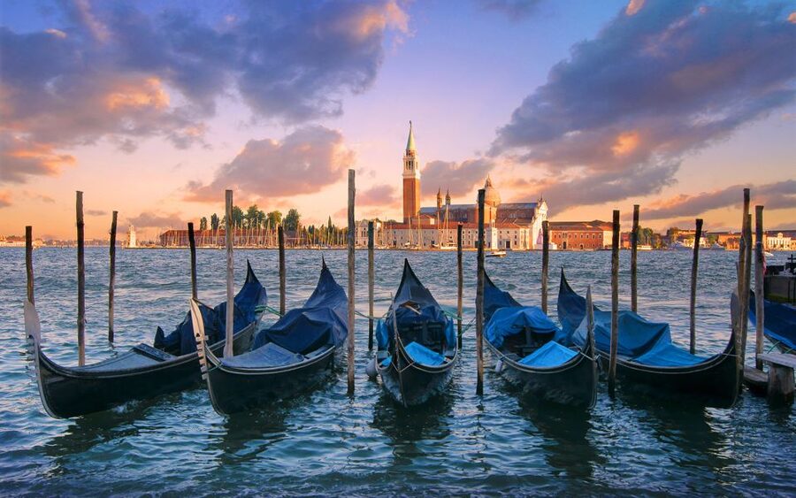 Venice: Private Gondola Cruise for up to 5 Passengers - Should you book this private gondola cruise?