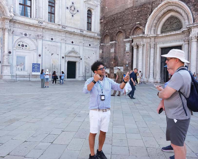 Venice: Rialto Bridge & Offbeat Unusual Venice Walking Tour - Key moments worth the time