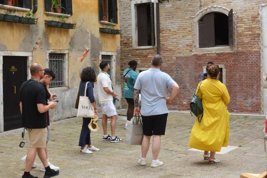 Venice: Rialto Bridge & Offbeat Unusual Venice Walking Tour - Who Should Book This Rialto and Offbeat Venice Tour