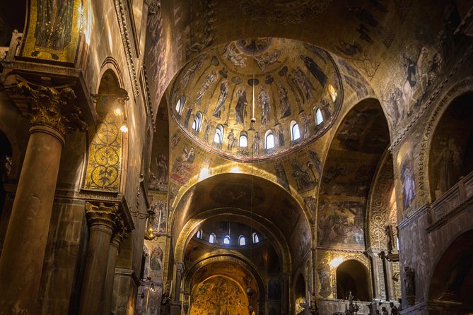 Venice's Best: Basilica, Doge's Palace, Gondola & History Gallery - History Gallery VR: quick time travel to make sense of what you saw
