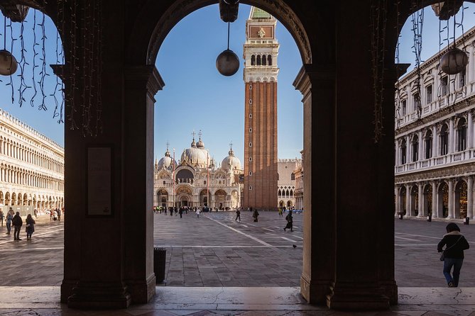 Venice's Best: Basilica, Doge's Palace, Gondola & History Gallery - Earphones, microphones, and group pace: how to make it work for you