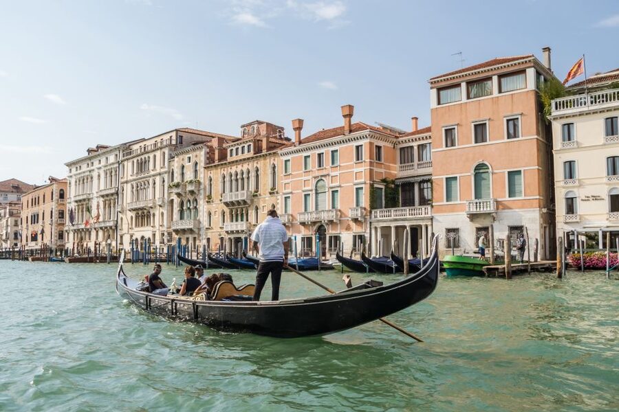 Venice: Shared Gondola Ride Across the Grand Canal - Should you book this shared gondola?