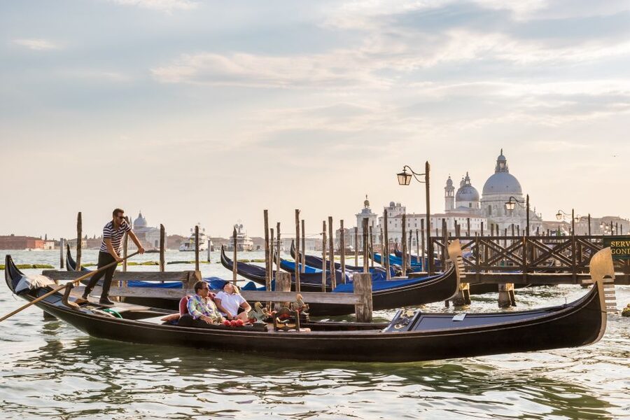 Venice: Shared Gondola Ride Across the Grand Canal - Gondolier vibe: skilled control, but usually not a performance