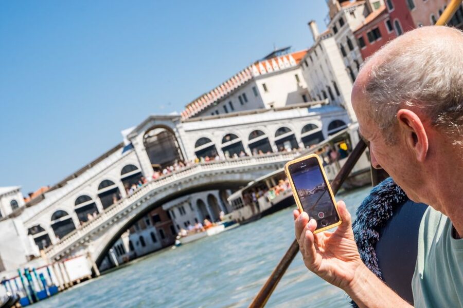 Venice: Shared Gondola Ride Across the Grand Canal - Comfort tips that make the shared gondola day easier