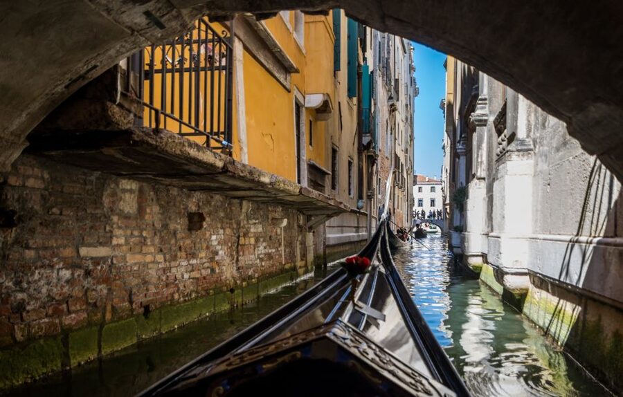 Venice: Shared Gondola Ride Across the Grand Canal - The 30-minute ride: what the timing feels like in real life