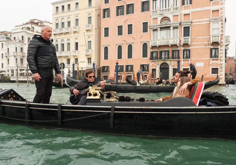 Venice: Shared Gondola Ride and Serenade - Glide Into Venice: What This 30-Minute Shared Gondola Really Feels Like