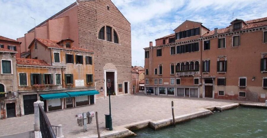 Venice: Sightseeing Tour with a Local expert - San Polo District Walking, Plus Old Trade Center Context