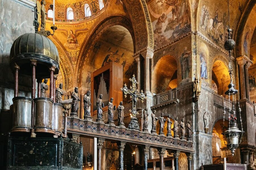 Venice: St. Mark's Basilica & Doge's Palace Tour with Ticket - Bridge of Sighs and the prisons: short walk, heavy tone