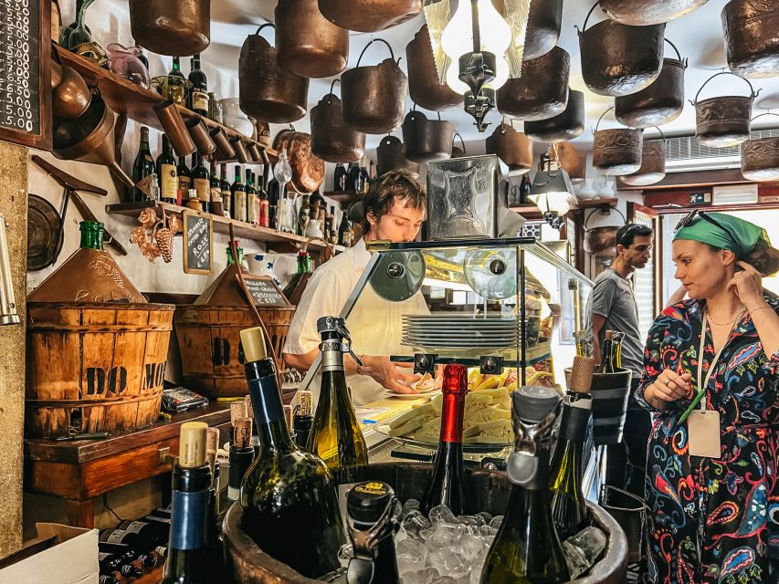 Venice: Street Food Tour with a Local Guide and Tastings - Cicchetti in bàcari Bars: The Venetian Tapas-Style Habit