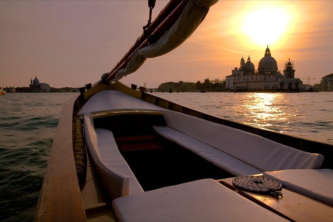 Venice Sunset Cruise by Typical Venetian Boat with Prosecco - Bragozzo vs sampierotta: why the boat type matters