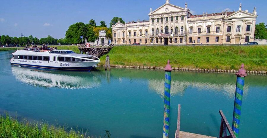 Venice to Padua Full-Day Brenta Riviera Boat Cruise - Moranzani Lock and La Malcontenta (Villa Foscari): the first villa stop you’ll remember