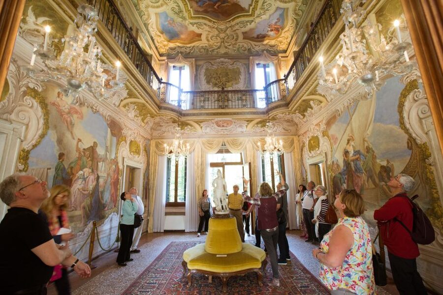 Venice to Padua Full-Day Brenta Riviera Boat Cruise - Villa Widmann in Mira and the Mira and Dolo locks: the trip’s middle groove