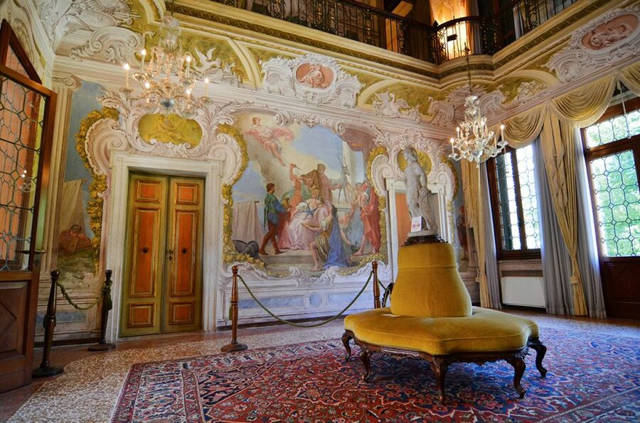 Venice to Padua Full-Day Brenta Riviera Boat Cruise - The last locks into Padua: swing bridges, Villa Giovanelli, and Portello stairs