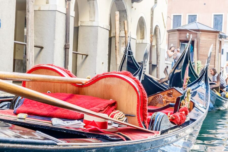 Venice: Traditional Shared Gondola Ride - What to Wear and Bring (So You Enjoy the Ride)