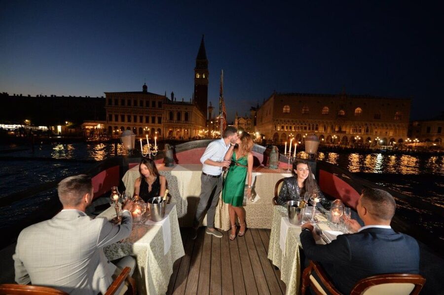 Venice: Venetian Lagoon Tour and Galleon Dinner - Comfort in Winter and Summer, Plus What to Wear