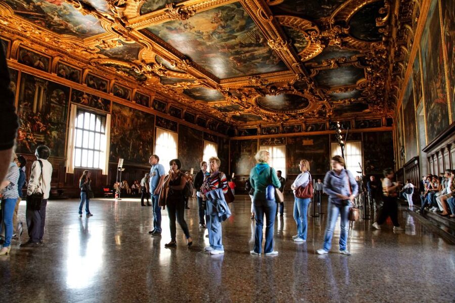 Venice: Walking tour, Doge Palace, & St. Mark's Basilica - Meeting point, walking rhythm, and how to start strong