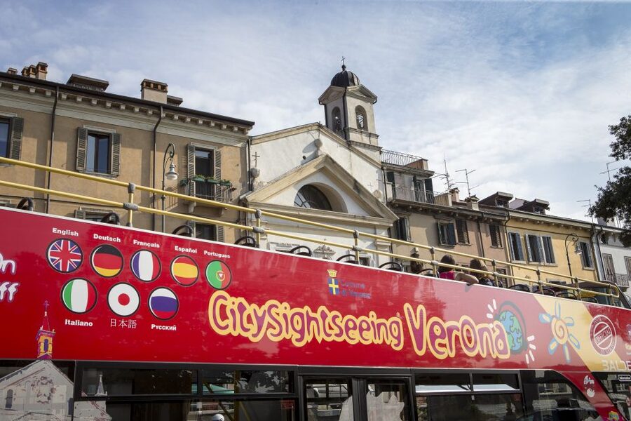 Verona: Hop-on Hop-off Tour 24 or 48-Hour Ticket - Blue Line Stops, Juliet Lore, Duomo, and the Lookout Feel