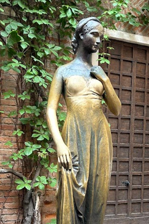Verona: Juliet’s House Fast-Track Entry Ticket & Audio Guide - The Courtyard and Juliet’s Bronze Statue Photo Moment