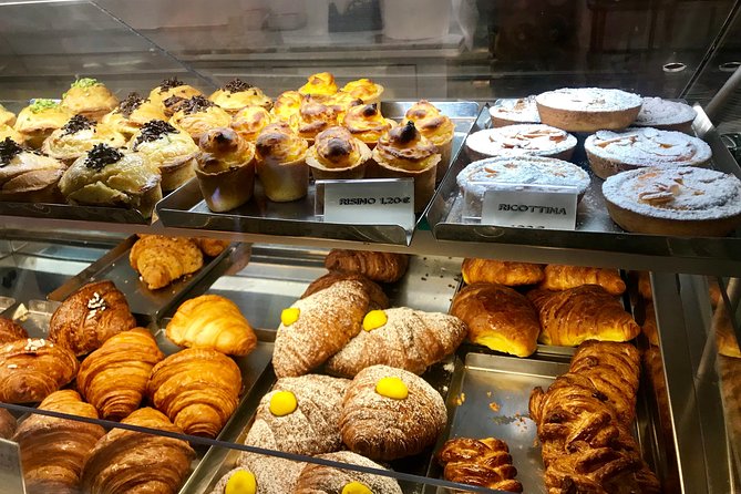 Verona walking tour:food, wine, legends, lunch/dinner & cable car - Juliet’s house photo stop, without turning it into a zoo