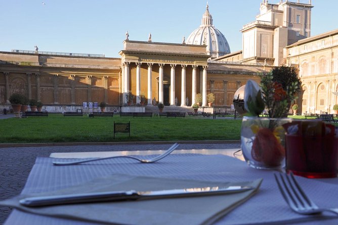 VIP Vatican Breakfast and Guided Tour with Sistine Chapel Access - Breakfast in the Cortile della Pigna, with birds as the wild card